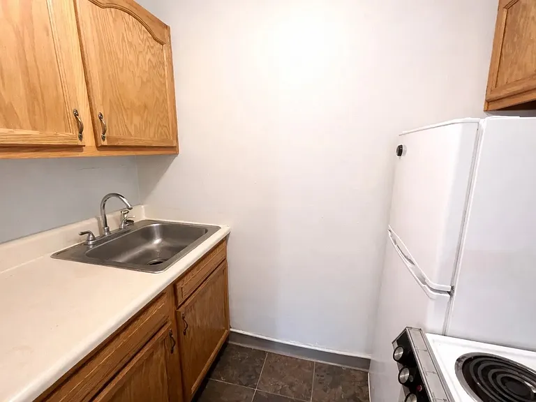 5559 Bartlett St — Photo 3