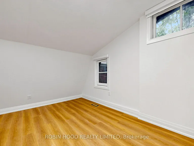 8 Laxton Ave #GARDEN — Photo 18