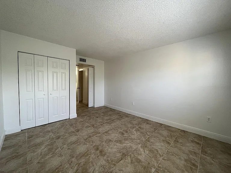 4334 NW 9th Ave #9-3 — Photo 6