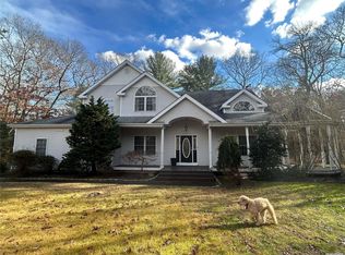 16 Darcy Ave, Manorville, NY 11949