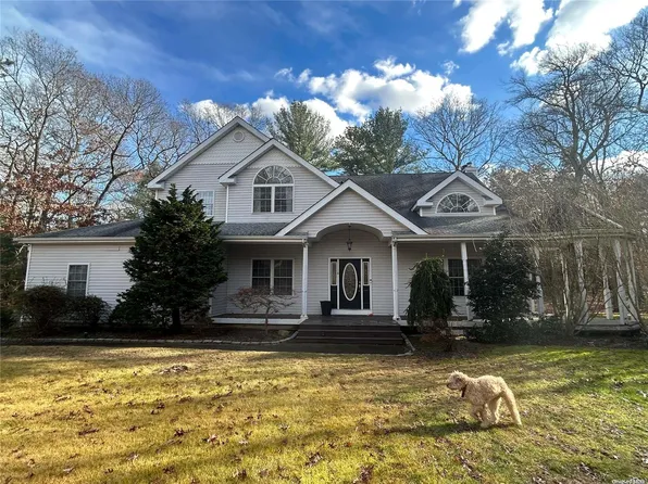 16 Darcy Avenue, Manorville, NY 11949