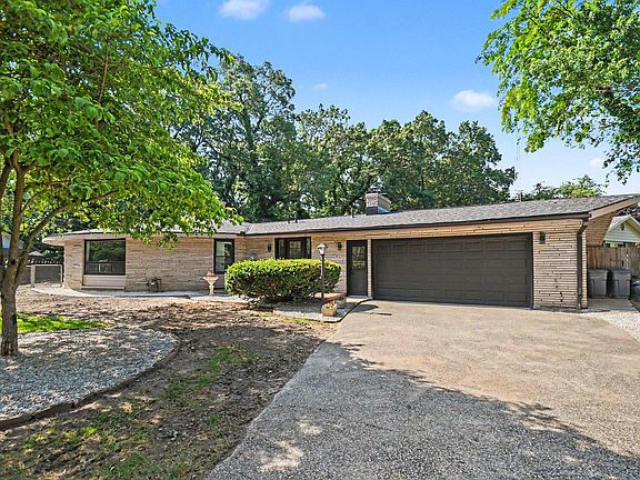 2nd image of 2631 Hillview Ln