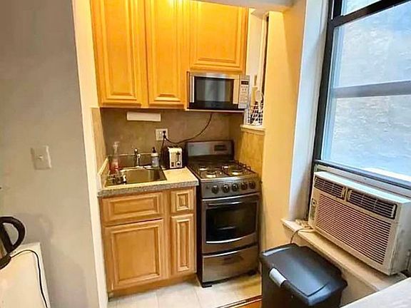 4th image of 233 E 80th St APT 4B