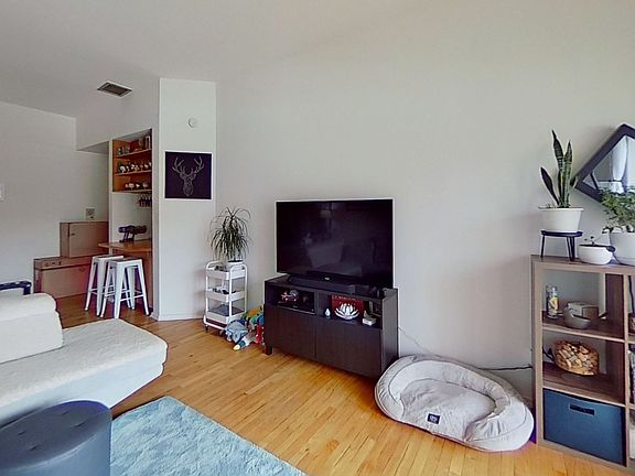 3rd image of 2612 N Halsted St #Ha-2rn
