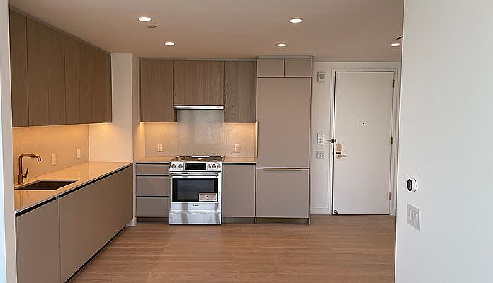1st image of 3 Court Sq Penthouse 103