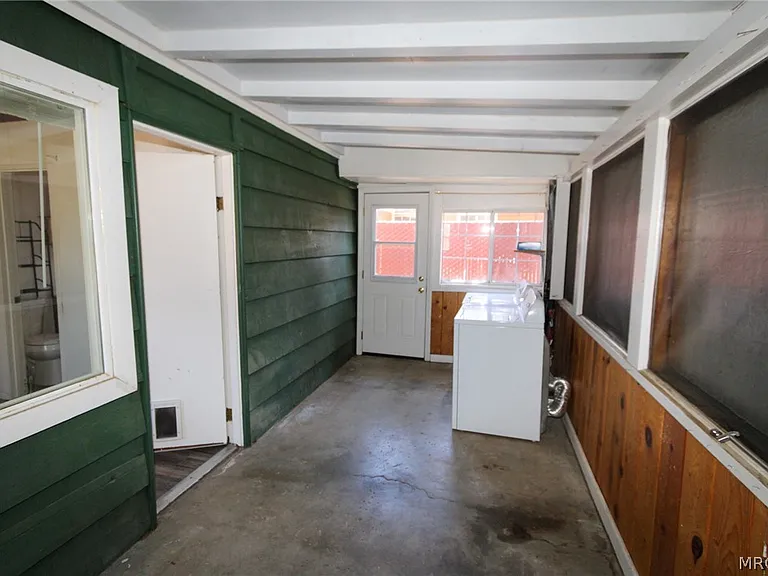 512 Barton Ln N — Photo 14