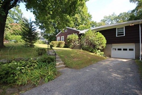 4th image of 6 Piping Rock Dr