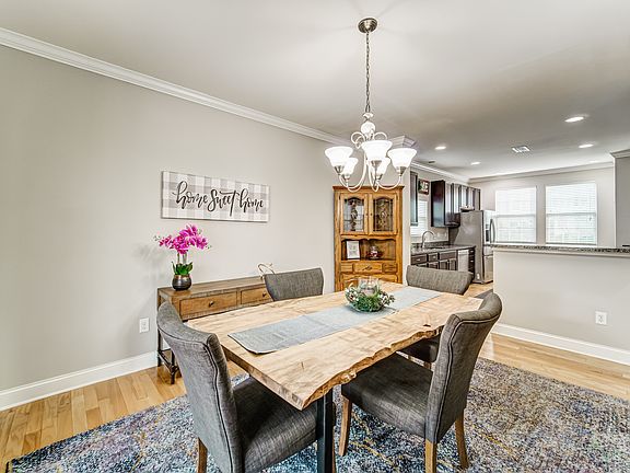 4th image of 262 Edinburgh Ln