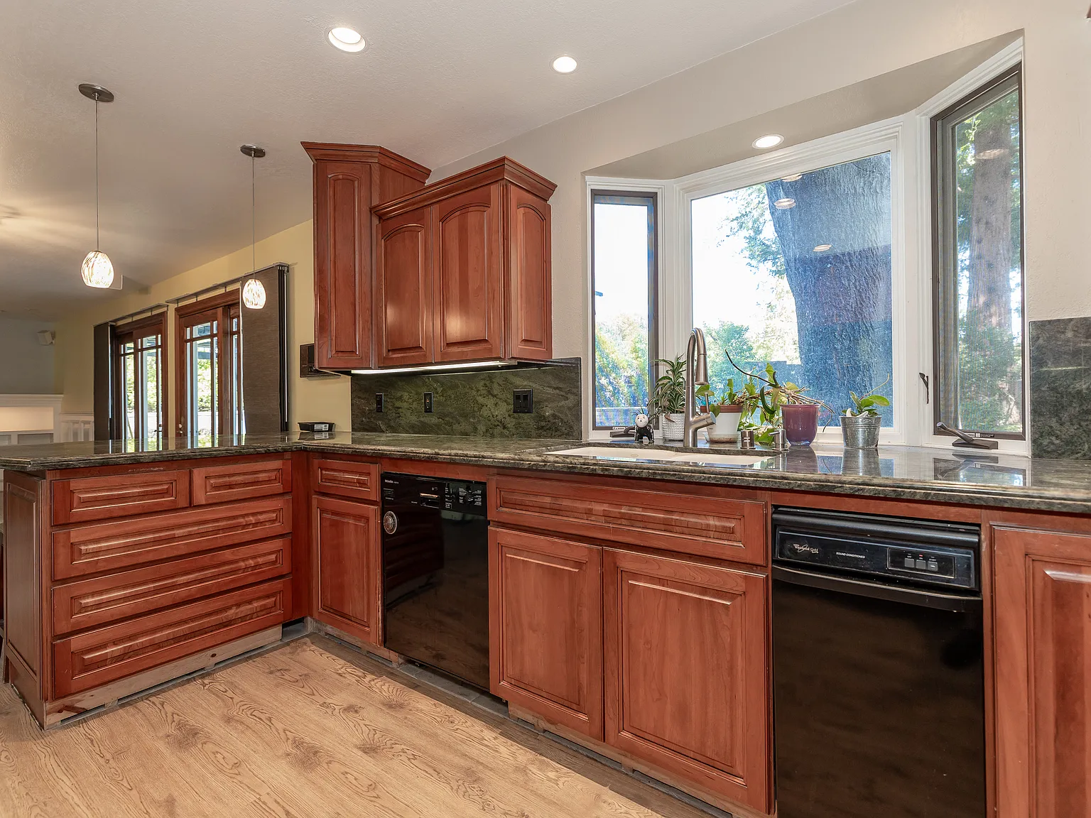3 bed, 2.5 bath, 2576 sqft, $5,400 — Photo 4