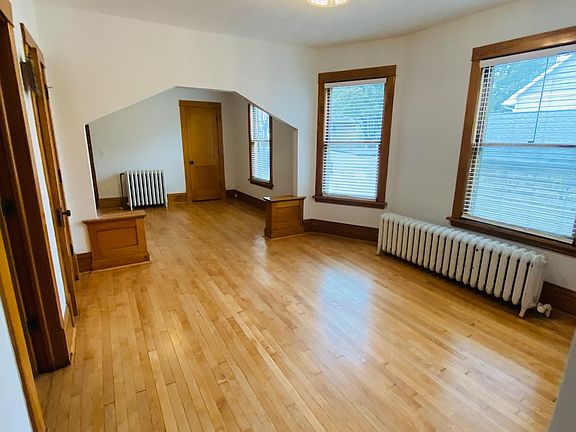 5th image of 1017 28th Ave NE