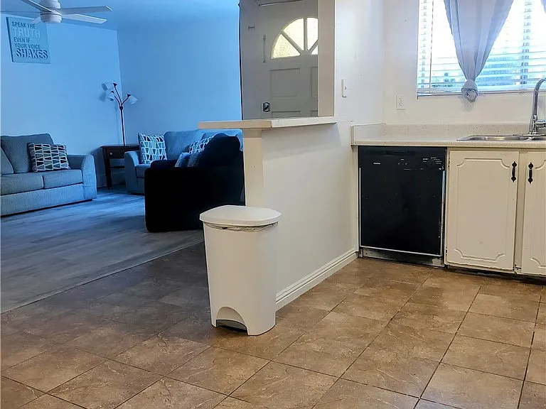 4614 Grand Dr #2 — Photo 10