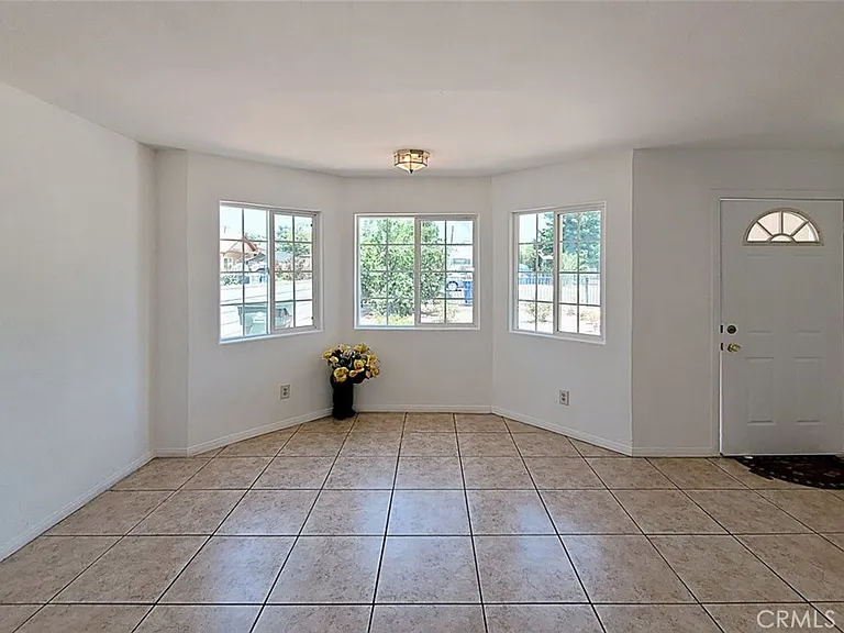747 W Nevada St — Photo 4