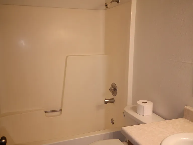 70 NW Thomas St — Photo 11