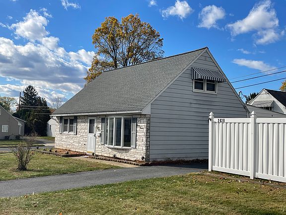 3rd image of 2030 Eastman Ave