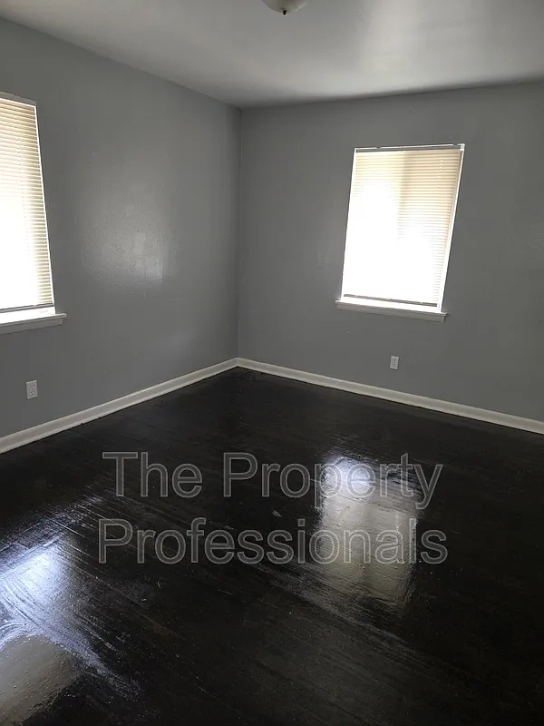 2 bed, 1.0 bath, $850 — Photo 4