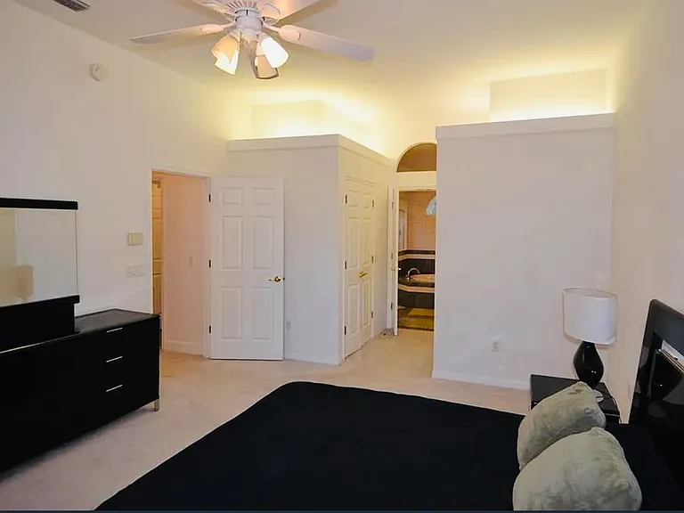 79 NW 48th Blvd — Photo 1