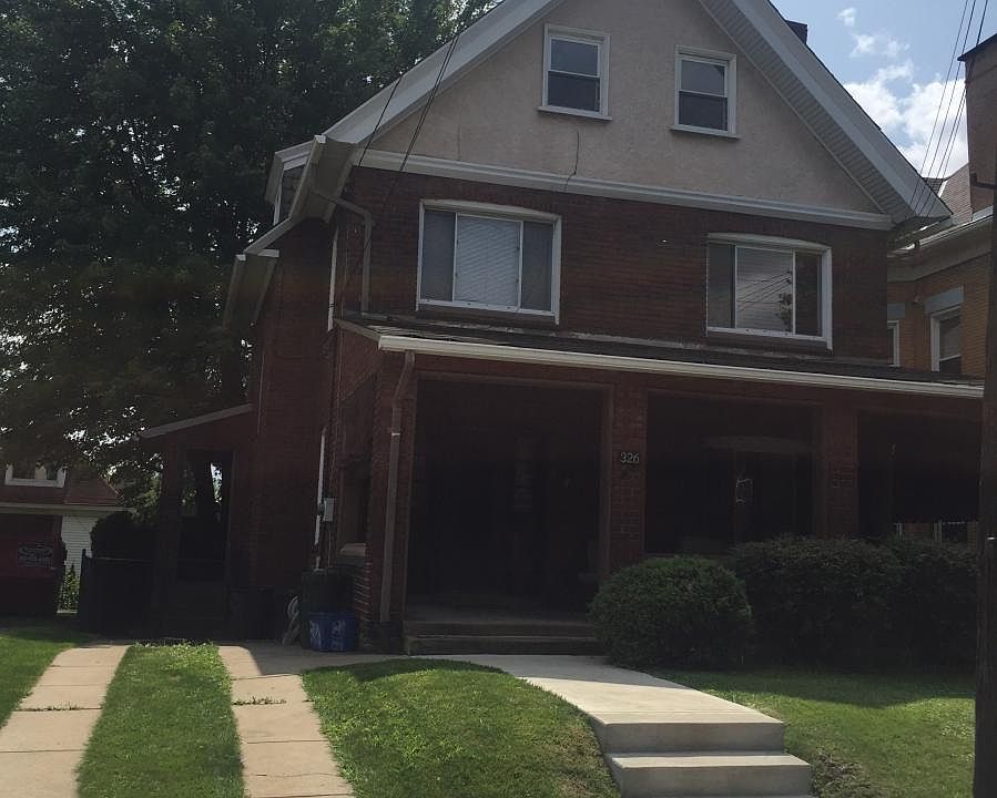 Front of the house - with driveway