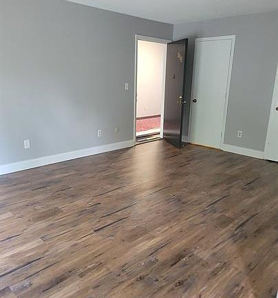 3rd image of 930 Summit Ave APT 103