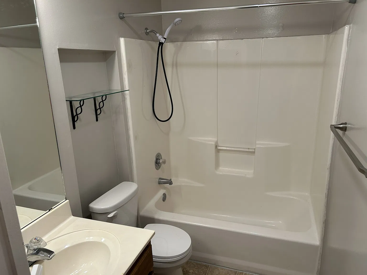 2 bed, 1023 sqft, $1,200 — Photo 3