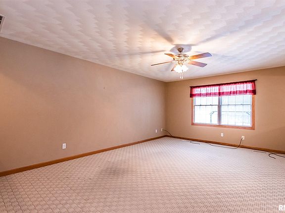 3rd image of 6924 N Wilshire Dr