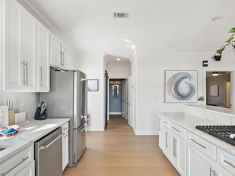 204 Sandstone St — Photo 11