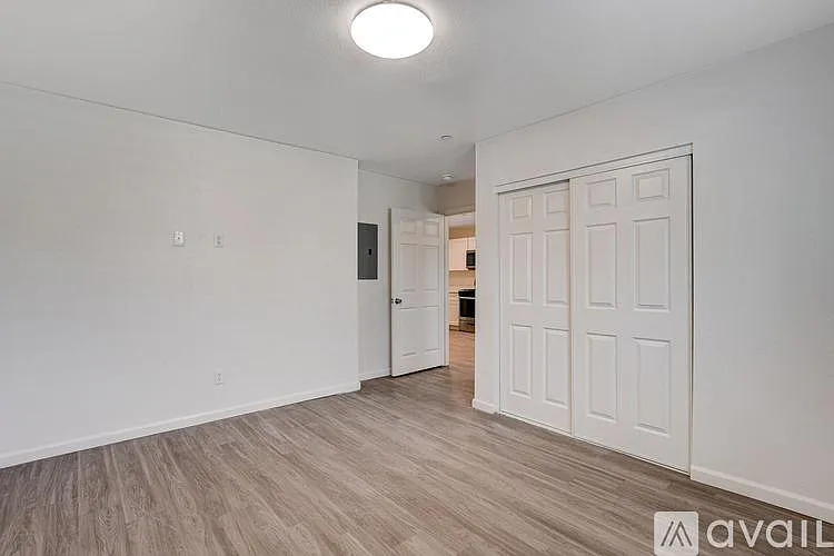 405 S 10th St #6 — Photo 2