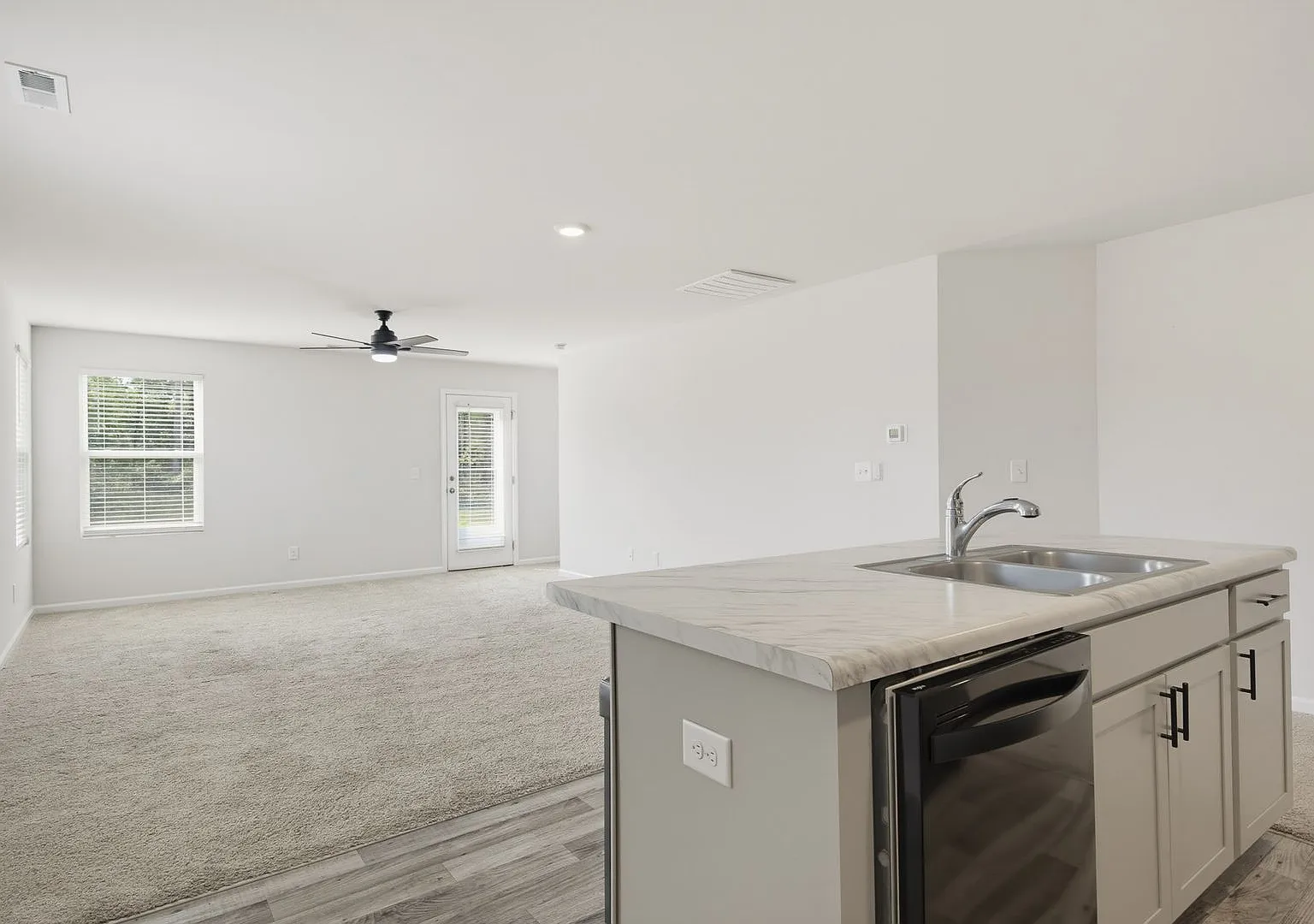 414 Hope Lane — Photo 3
