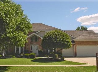 2608 Wendy Dr, Naperville, IL 60565