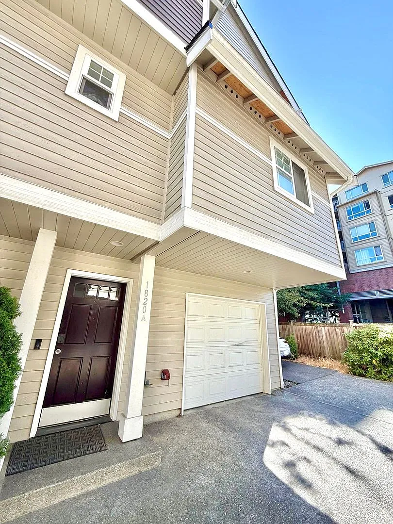 Prime Central District Location with Easy City Access — Photo 3