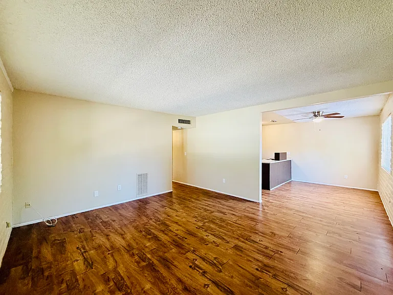 Desert Terrace Apartments - 2 and 3 Bedrooms with Community Pool and Laundry! — Photo 22