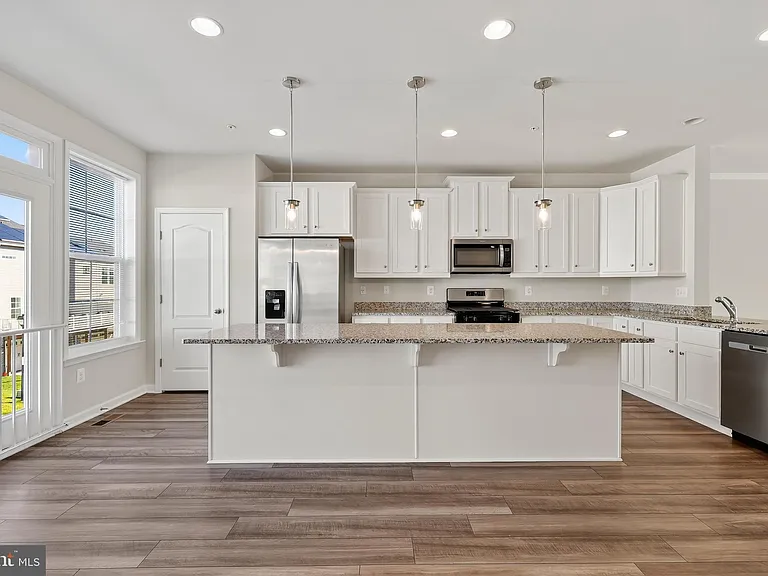 1023 Flester Ln — Photo 8