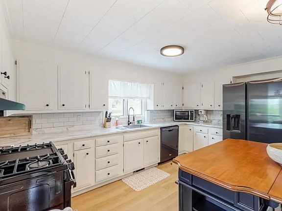 2nd image of 336 Cote Hill Road