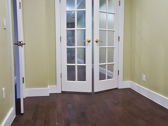 2nd image of 179 Russell St #2FR