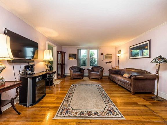 3rd image of 58 Bedford Ave