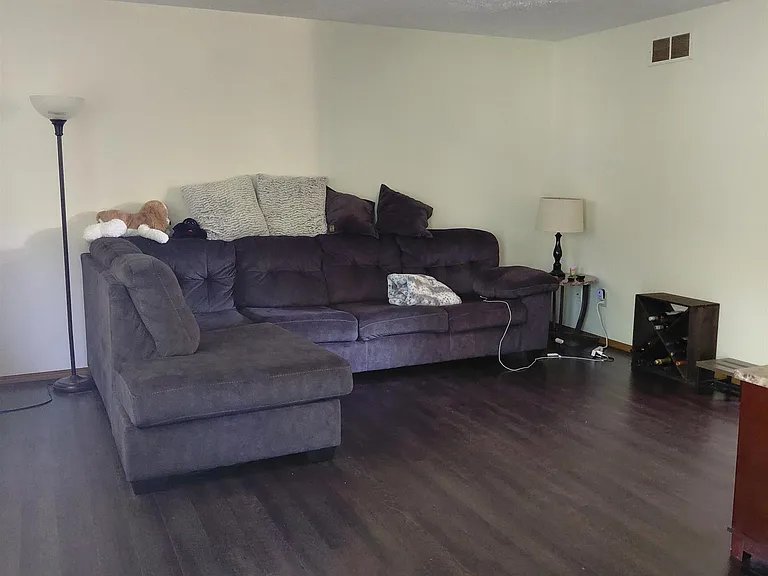 402 S Village Ct — Photo 8