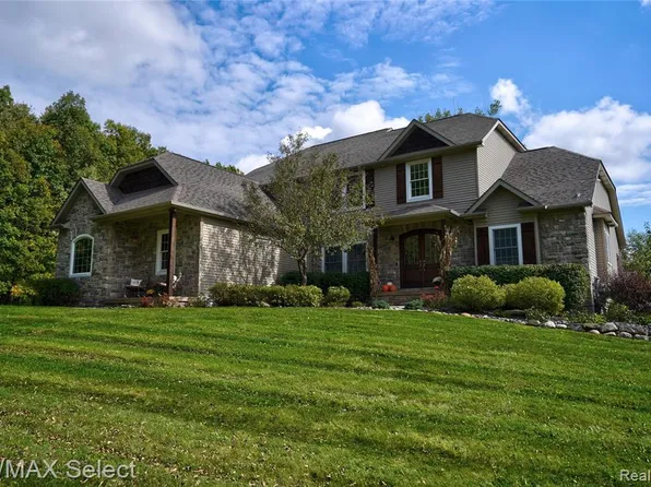 4248 Vantage Pointe Dr, Linden, MI 48451