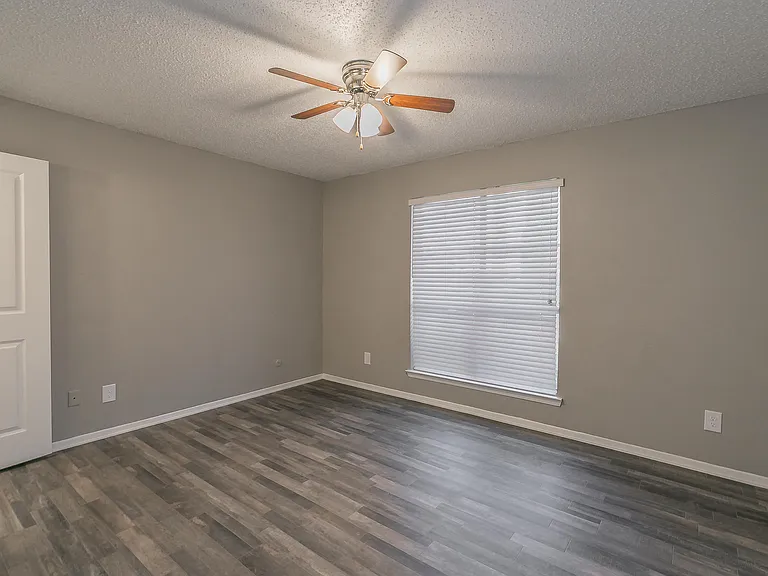 Station 121 at Town Center Apartments — Photo 124