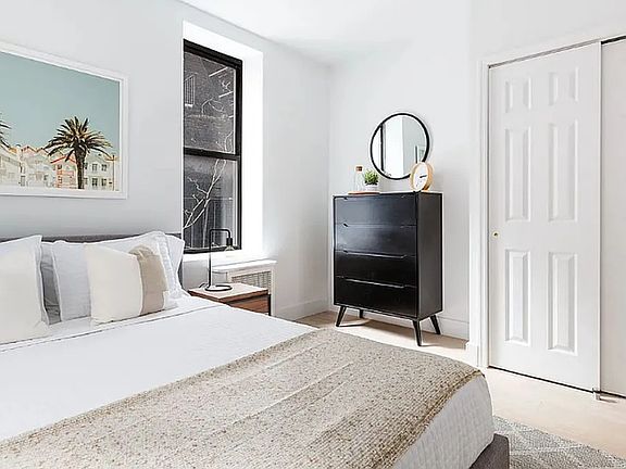 2nd image of 226 W 97th St APT 3B