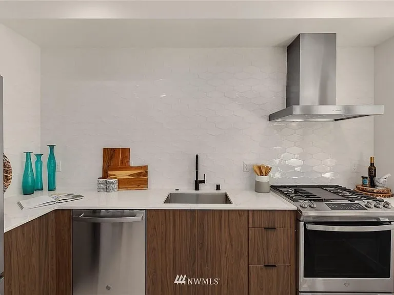 12'3" x 13'5" Kitchen/Dining Room.