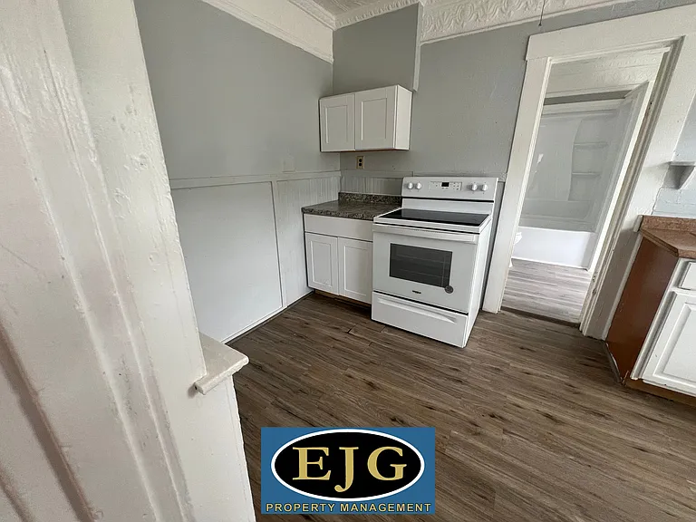 23 S Main St #10 — Photo 3