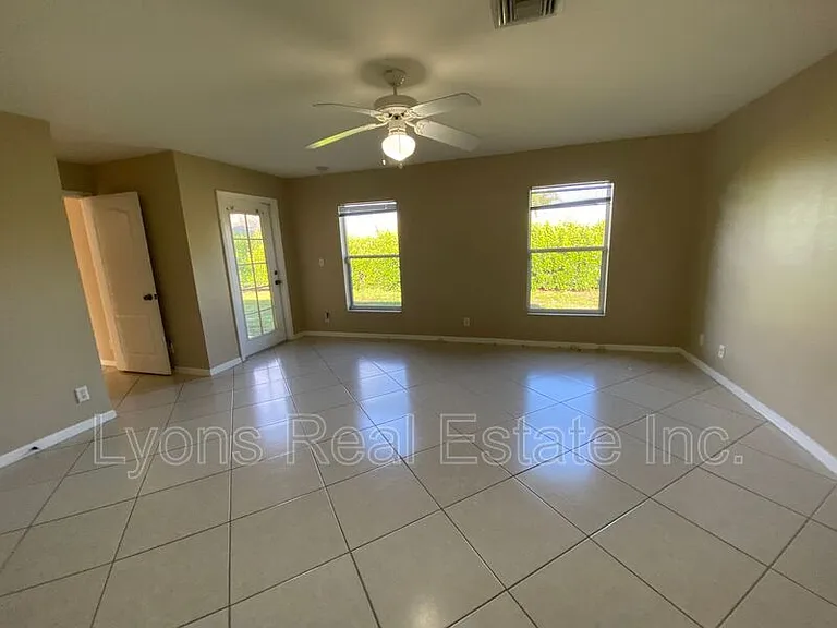 1104 NW 11th Pl — Photo 28