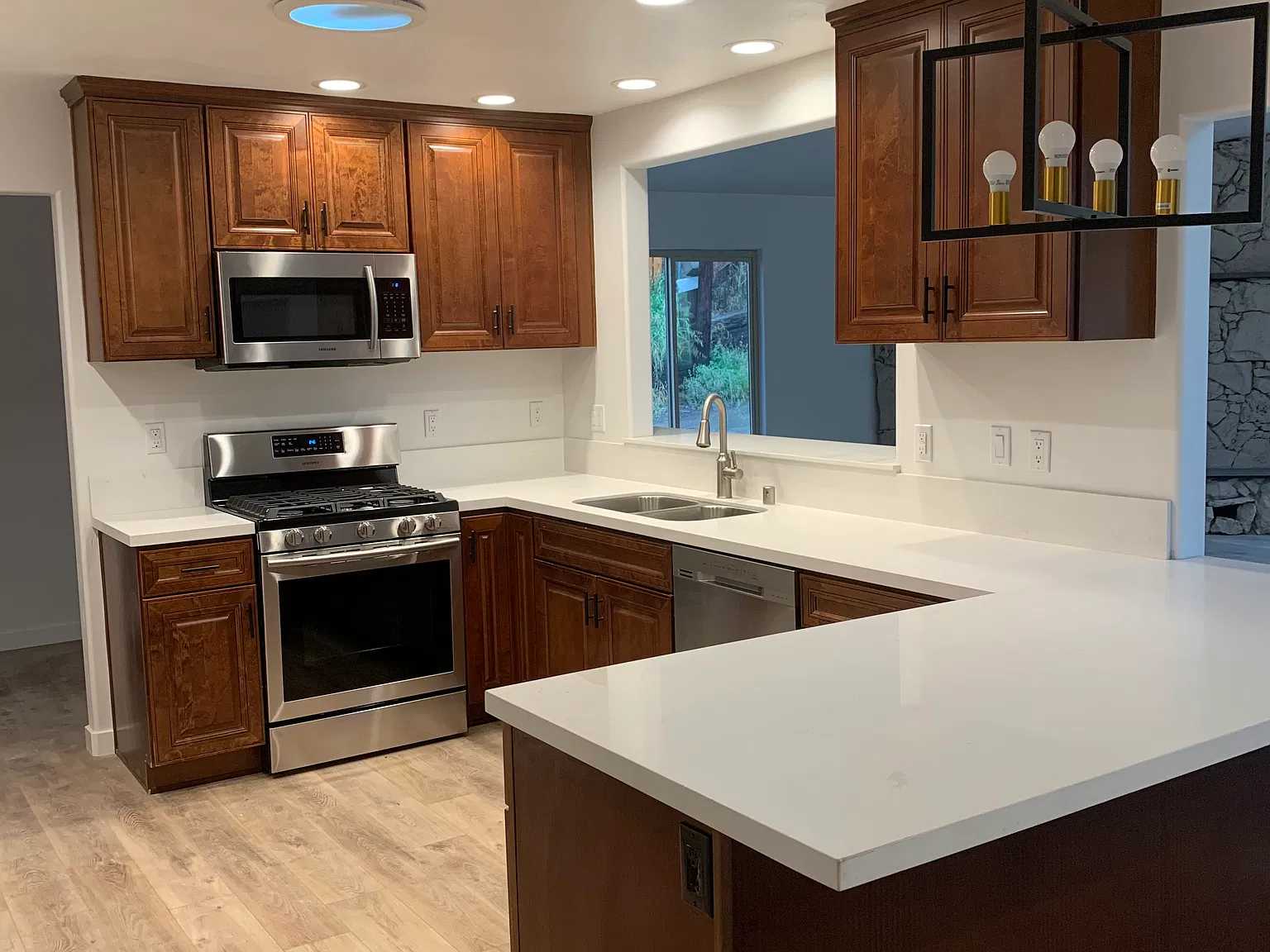 4 bed, 2215 sqft, $4,800 — Photo 1