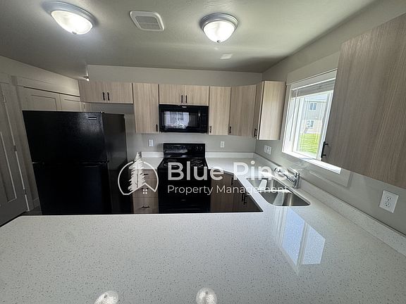 4th image of 3570 Colt Cir Unit 6