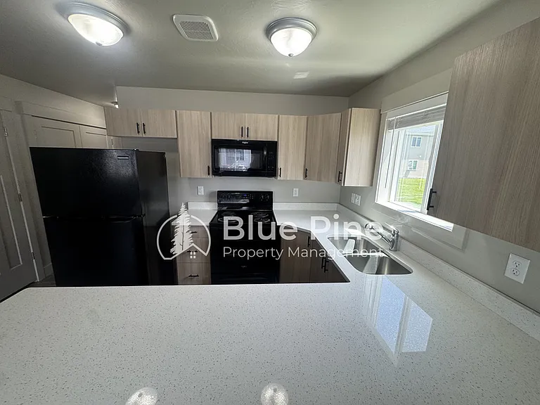 3570 Colt Cir #6 — Photo 4