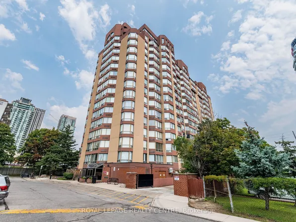 25 Fairview Rd W #807, Mississauga, ON L5B 3Y8
