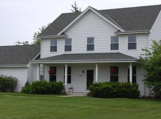 4940 S Rolling Meadow Dr, New Berlin, WI 53146