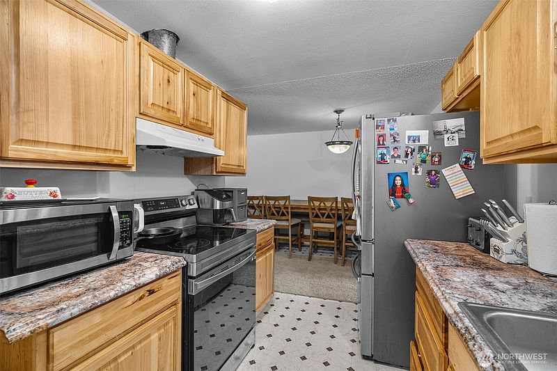 3rd image of 21022 117th Street E