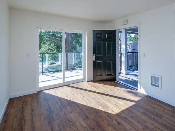 518 32nd St #102, Bellingham, WA 98225