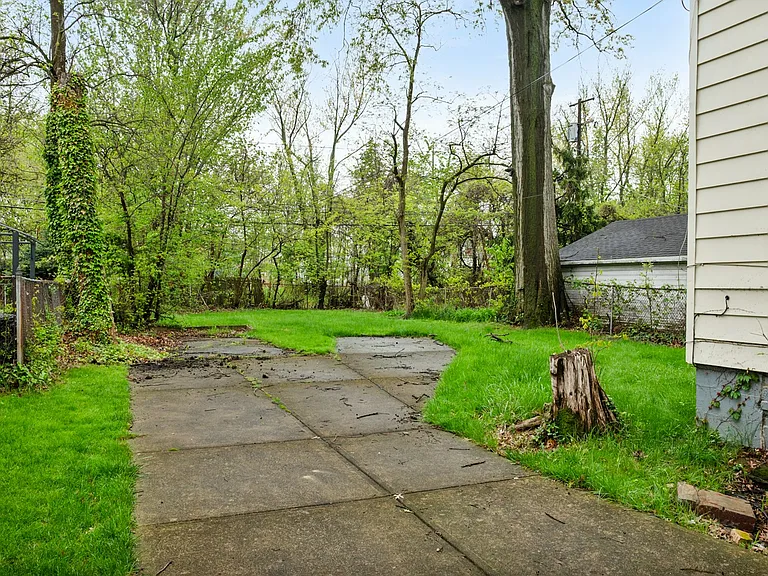 14608 Alder Ave — Photo 28