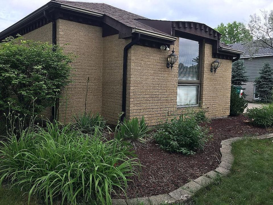 1st image of 705 Oakwood Dr